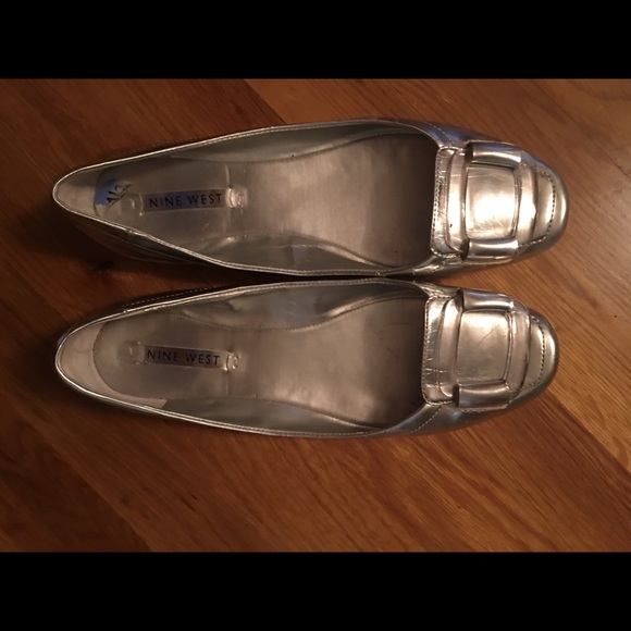 Silver size 7.5 Nine West flats - Picture 2 of 5